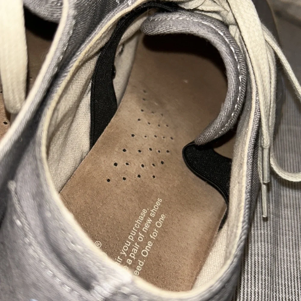 Mens Tom sneakers size 9